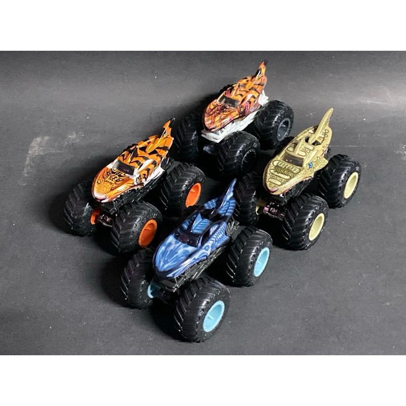 Hotwheels Monster Truck ฉลาม ขนาด 1:64 นอกแพ็ค สภาพดี