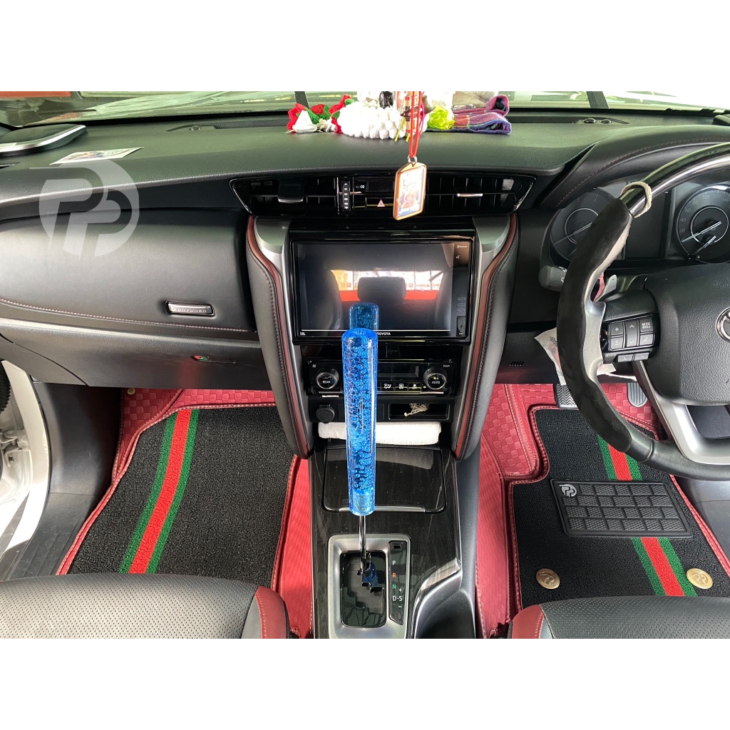 พรมปูพื้นรถยนต์เข้ารูป MITSUBISHI PAJARO SPORT 2008- 2024 ลายหลุยส์ ( ทั้งคัน )