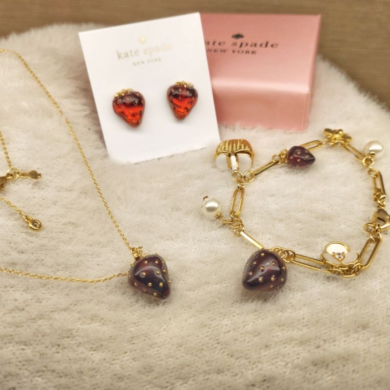 KS เซตเครื่องประดับ สร้อยข้อมือ ต่างหู สตรอเบอร์รี่ strawberry studs