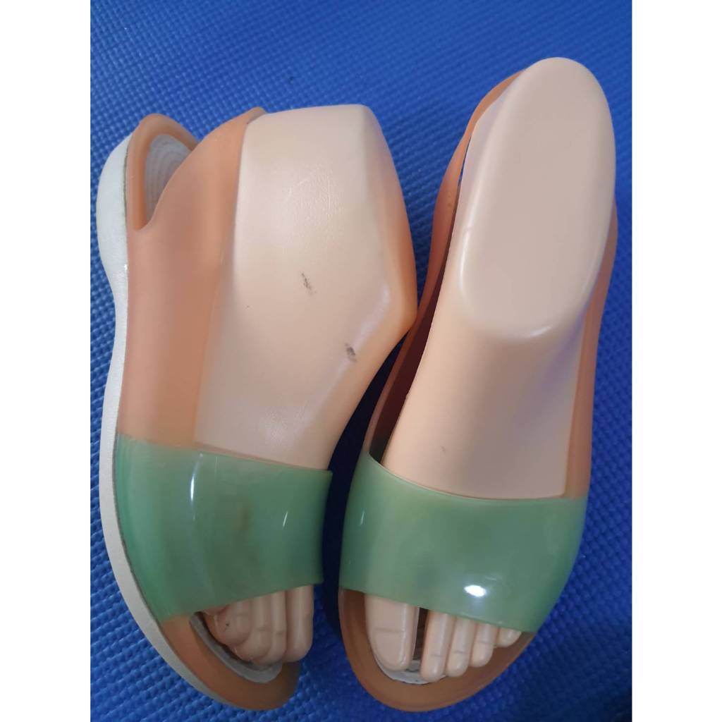 💕Crocs รองเท้าแตะแบบสวมรัดส้น มือสอง size:w7/37/23.5 cm พื้นเดิม น้ำหนักเบา สภาพดี #c47