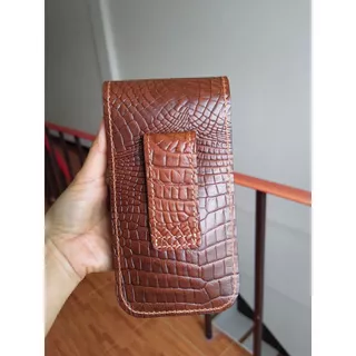 กระเป๋ามือถือหนังวัวแท้ สุดเท่! คลาสสิค เคสมือถือ ใส่มือถือ ร้อยเข็มขัด หนังแท้ 100 % พิมพ์ลายจระเข้ 914