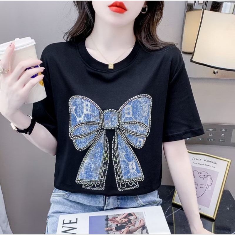 พร้อมส่ง เสื้อครอปรุ่นเป๊ะติดโบว์อะไหล่เพชรงานสวยดูหรูผ้าเนื้อดีใส่สบายแมทได้หลายลุคงานป้าย y.p.y