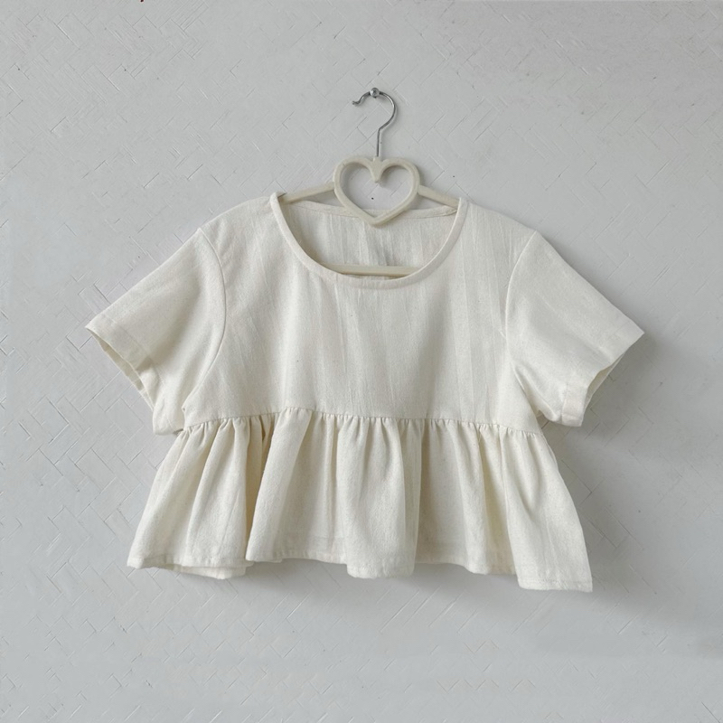 ✨ใส่โค้ด MALI69  ✨ (( เสื้อผ้าฝ้าย คอกลม)) แขนสั้น ระบายชาย   รุ่น poppy top