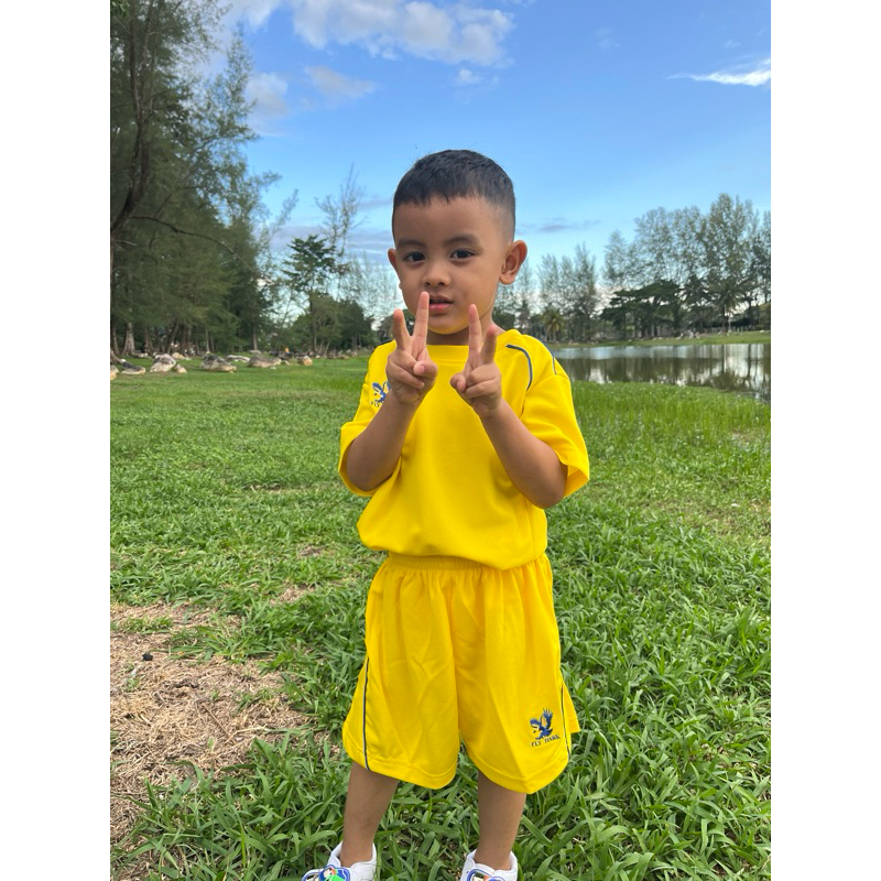 FlyHawk ชุดกีฬาเด็ก เสื้อ+กางเกง ชุดพละ เด็กอนุบาล สีสันสดใส ใส่สบาย ระบายเหงื่อได้ดี - รูปที่ 2