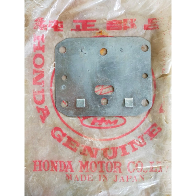 แผ่นเหล็กปิดบนฝาสูบ Honda CD125E CD125A SS125 แท้ใหม่