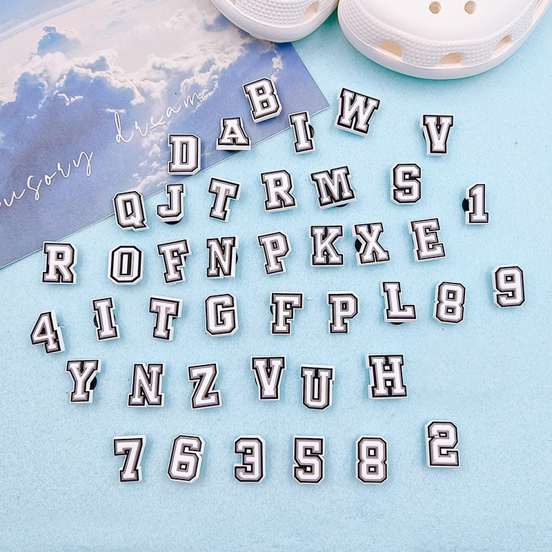 🇹🇭Jibbitz ติดกระเป๋าติดรองเท้า ตัวอักษรภาษาอังกฤษ A-Z (ร้านในไทย)