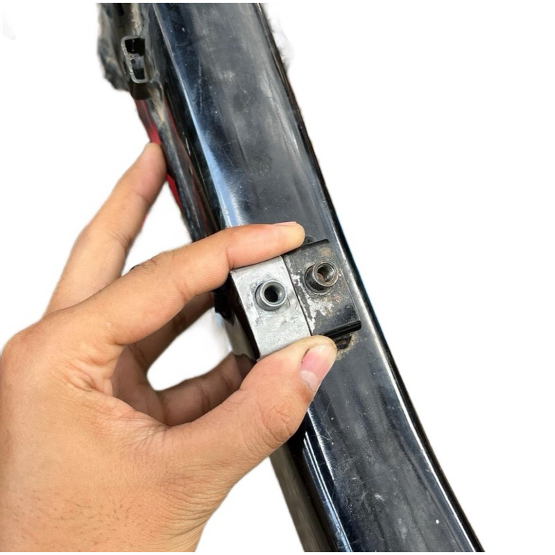 ตัวยึดชุดสีกลางโครงเวฟ125iไฟเลี้ยวบังลม