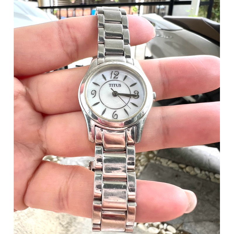 Titus นาฬิกาข้อมือผู้หญิงขนาด 22 มม. มือสองสภาพสวย