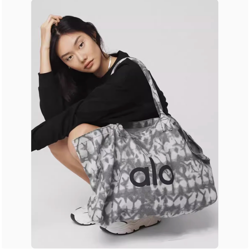 พร้อมส่ง ‼️Alo YOGA แท้ กระเป๋าโยคะ กระเป๋าสะพายไหล่ กระเป๋าผ้าใบผู้ชายและผู้หญิง ความจุขนาดใหญ่กระเป๋าช้อปปิ้ง