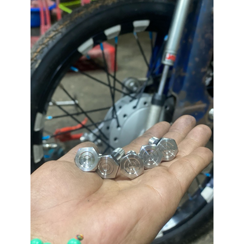 น๊อตฝาดุมโยง รถที่ใส่ดุมโยง  งานCNC