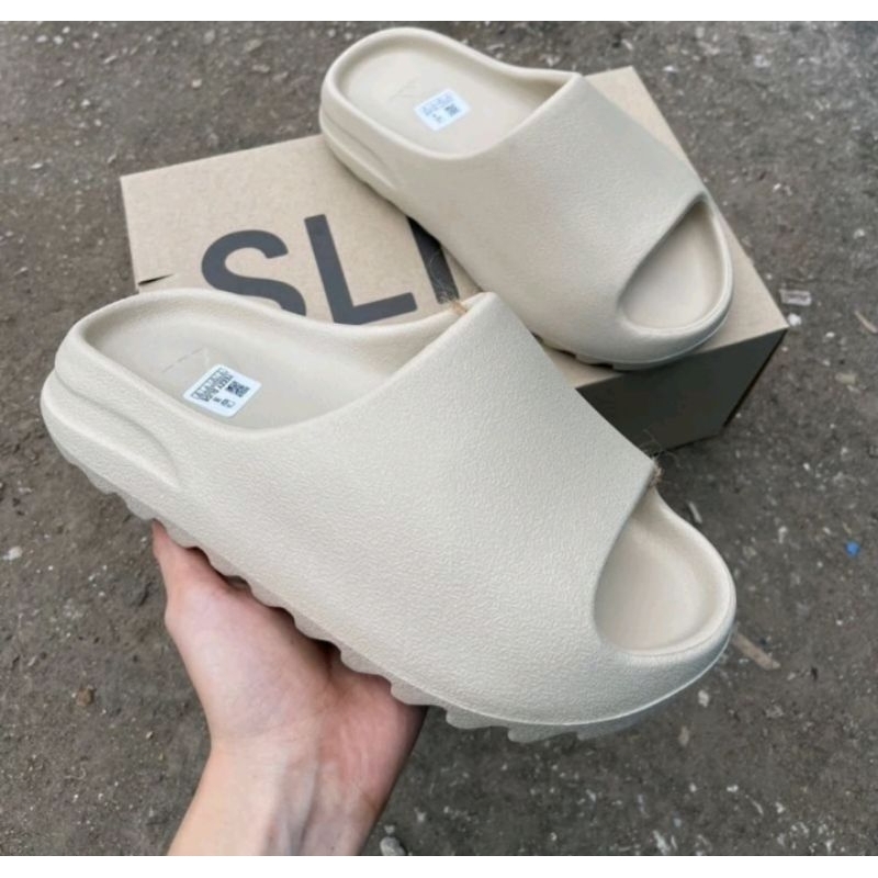 รองเท้าแตะ YEEZY SLIDE​ รองเท้าแตะผู้ชาย ผู้หญิง🌟ผิวหยาบ พื้นโลโก้ ปั้มใน QR CODE ✔️มีป้าย มีกล่อง📦 ชนSHOP2024