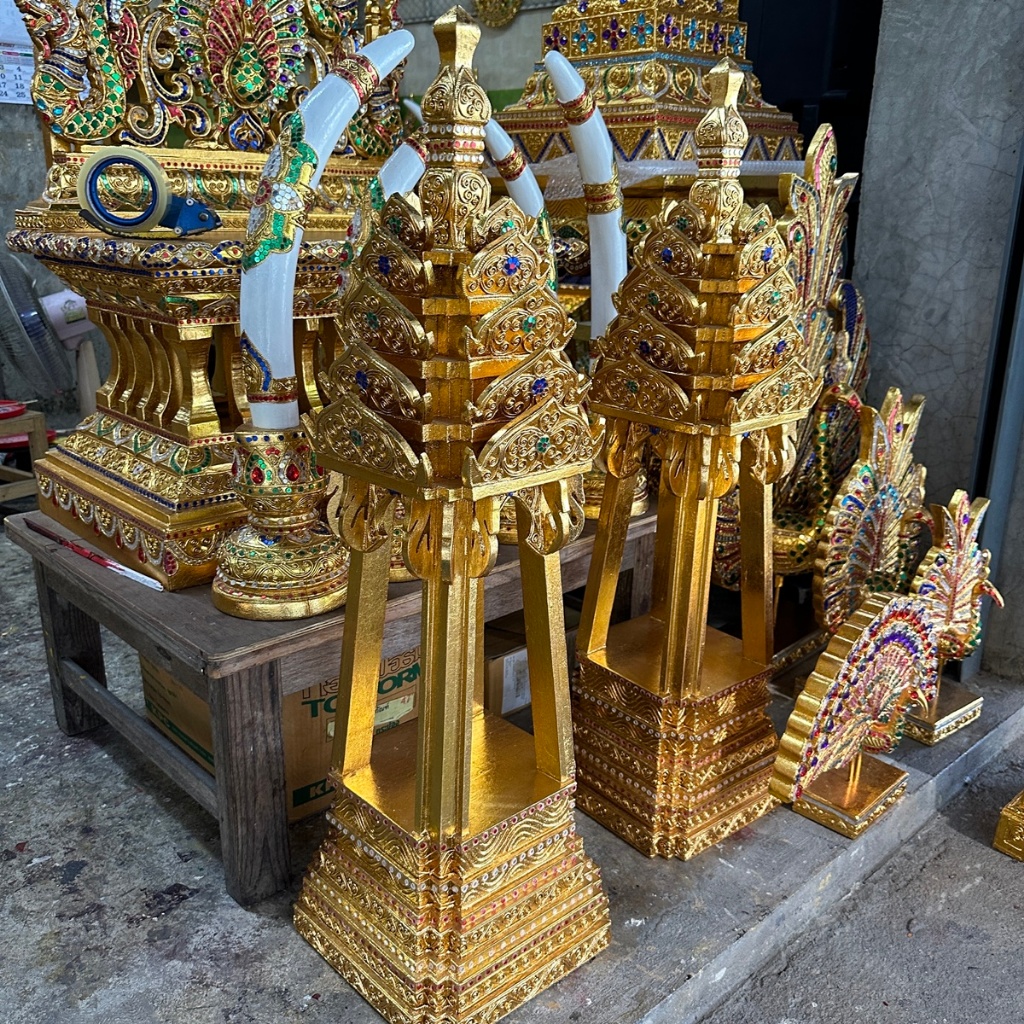 บุษบก ไม้สัก สูง 90x กว้าง29xลึก29cm สำหรับ พระ หน้าตัก 5-6 นิ้ว ปิดทองคำเปลวส่องประกายสุกปลั่ง ฐานวางพระ ซุ้มพระ