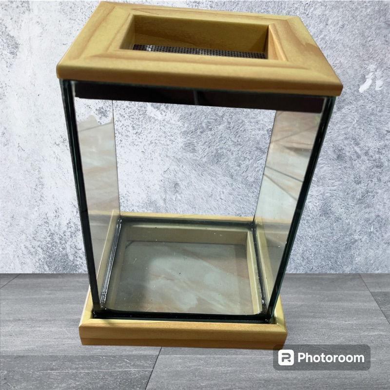 ตู้ปลากัด​ กรอบไม้​ สีทอง​ เกรดพรีเมี่ยม​ เรียบหรู​ ขนาด​ 4x5x7​ นิ้ว กระจกหนา​ 4​ mm.
