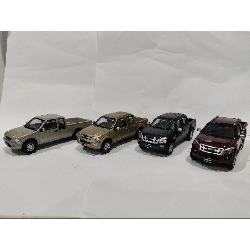 โมเดลรถกระบะ Isuzu สเกล 1:43 งานศูนย์แท้ จำนวน 4 คัน