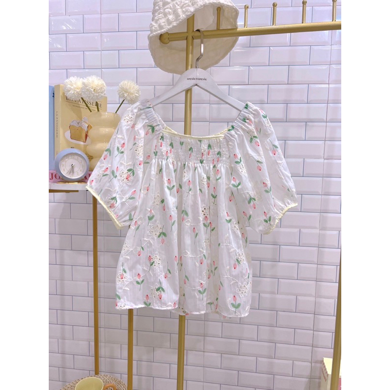 (สินค้าพร้อมส่ง)เสื้อคอเหลี่ยมแขนตุ๊กตาน่ารักมากๆๆๆ