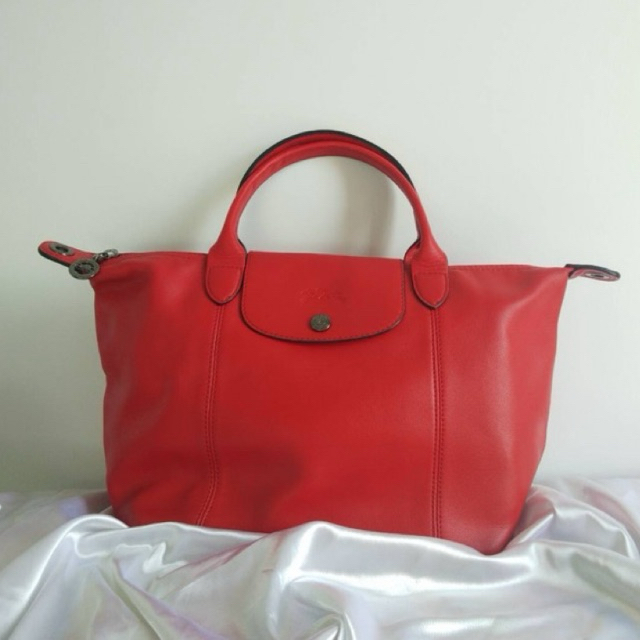 Longchamp ของแท้ 100% กระเป๋าถือหูสั้นสีแดง หนังวัวเเท้ มือสองสภาพดี สไตล์เรียบหรู