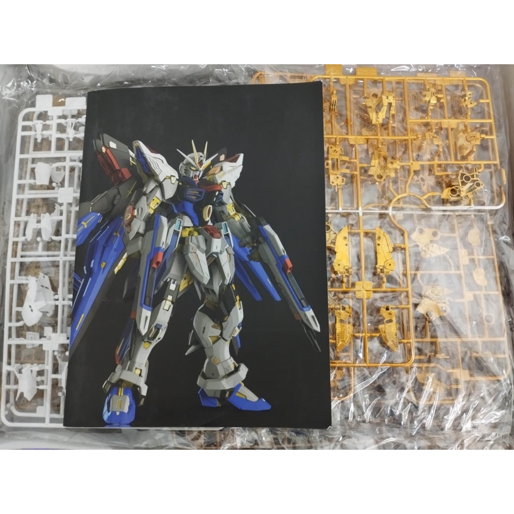 [พร้อมส่ง] XinXin Model MGEX 1/100 ZGMF-X20A Strike Freedom