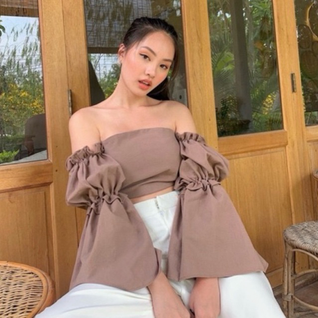 ส่งต่อ เสื้อครอป เปิดไหล่ จากแบรนด์ hanna bgg / hannabgg / hanna.bgg