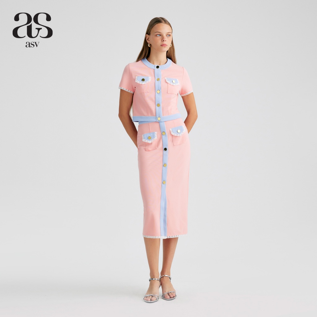 [asv ss24] Gemy Skirt กระโปรงผู้หญิง ตกแต่งกระเป๋าและกระดุมหน้า แต่งผ้ากุ๊นและลูกไม้ที่ชายกระโปรงและด้านหน้า