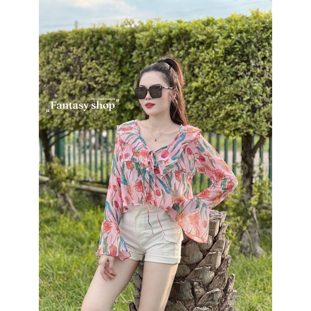 WARIS เสื้อคอระบาย​ แขนยาวแต่งปลายแขนระบาย​ มีกระดุมหน้า แต่งโบว์​ น่ารักสุดๆ สาวๆไม่ควรพลาดเนื้อผ้าชีฟองพิมพ์ลาย ใส่สบา