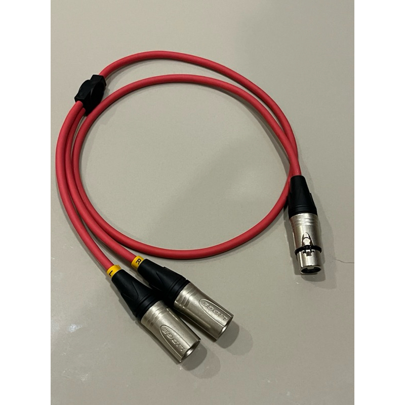 สายy XLRเมีย1-XLRผู้2 yแบบstereo แยกL/R ทำจากสายชีลสเตอริโอของDynacomหัวของLidgeช่วงyจากโรงงาน