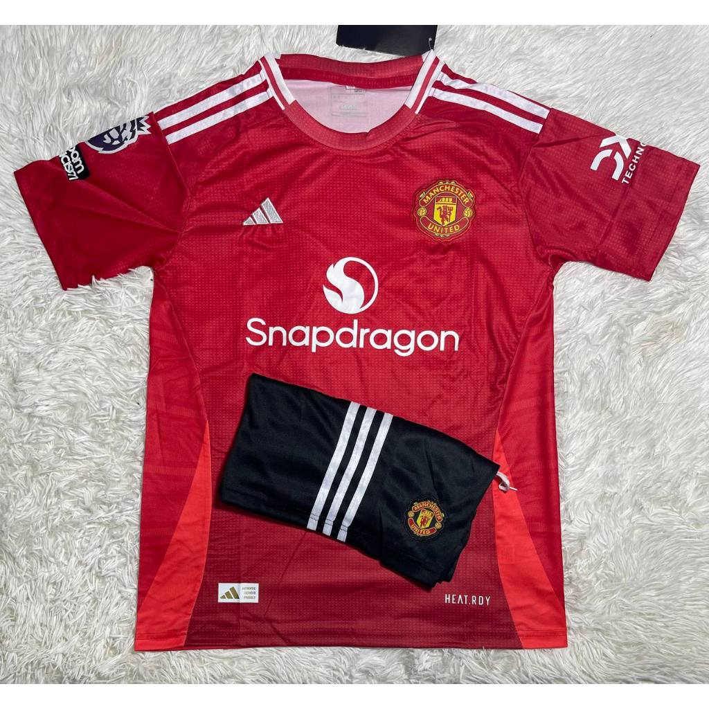 เสื้อฟุตบอล ทีม Manu เสื้อพร้อมกางเกงชุดกีฬาเหลือผ้าดีใส่สบาย2024/2025