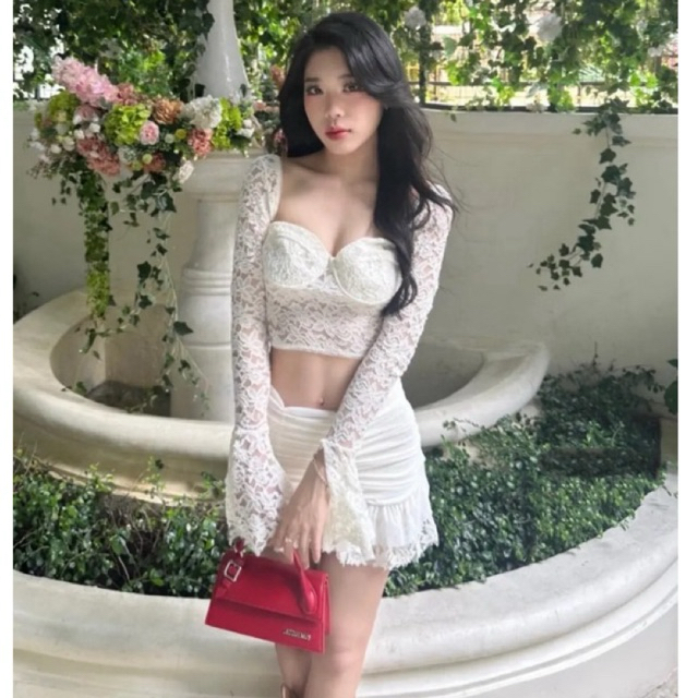 ชุดเซ็ทผ้าลูกไม้ สายฝอแขนยาว ดีไซน์เสื้อลูกไม้ทั้งตัว มีซิปด้านข้าง อกเสริมฟองน้ำใส่วันเกิด ปาร์ตี้เริ่ดๆ