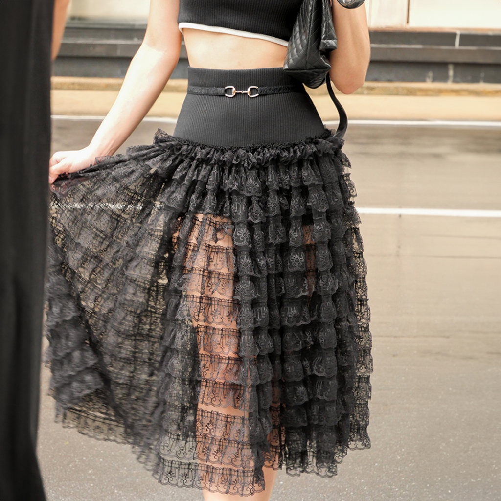 LUCA STUDIO_Liliana Skirt - กระโปรงยางยืดเอวสูง ทรงเอผ้ายืดร่องเนื้อหนาตัดต่อระบายลูกไม้ตะข่าย ตกแต่งด้วยสายคาดเอว horse