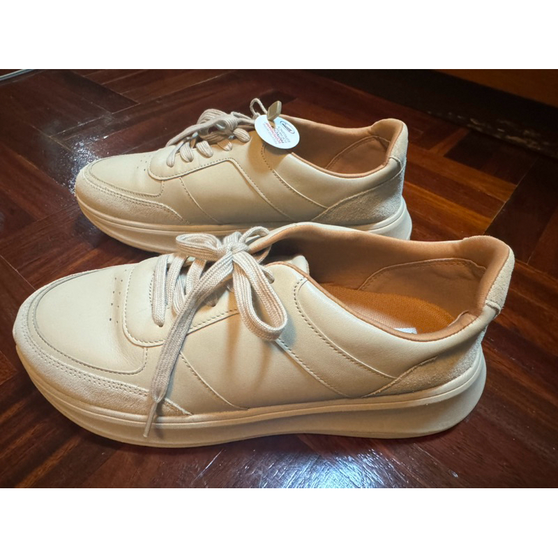 รองเท้า FitFlop F-Mode leather Platform sneakers in Sand dollar colour