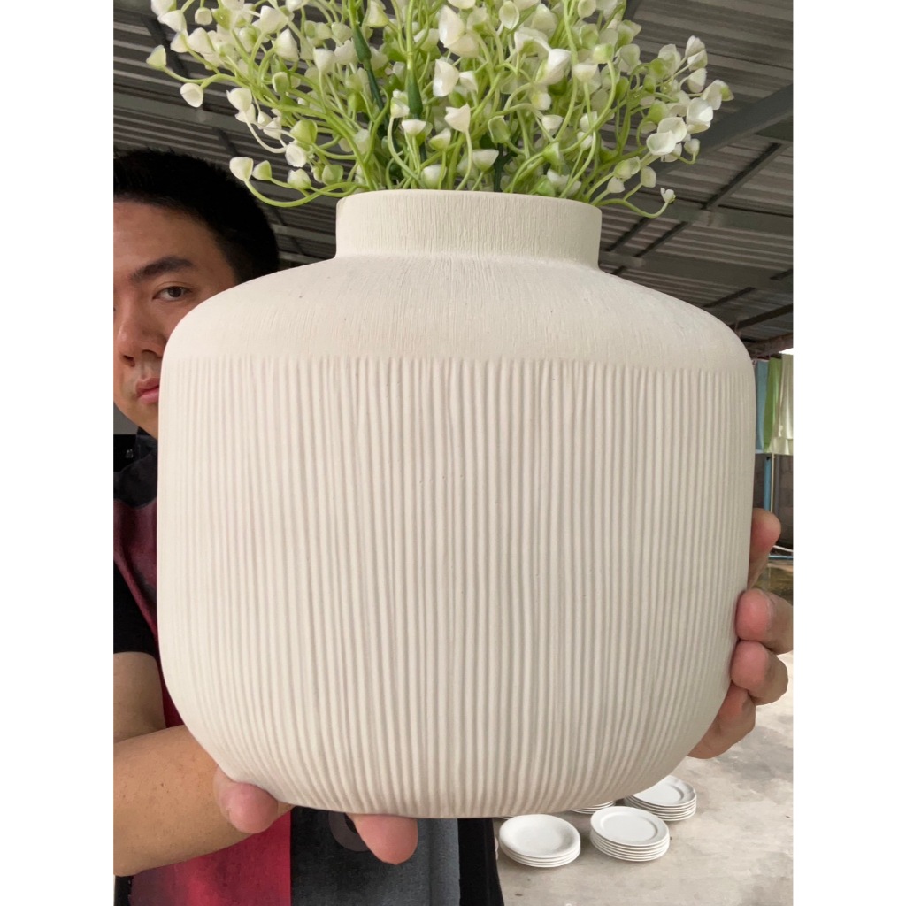 แจกันดอกไม้เซรามิก ขนาด 8x5 นิ้ว Vase Ceramics สีขาวครีมลายขีด ตกแต่งแจกันเซรามิกที่เรียบง่ายให้สวยและทันสมัย ออกใบกำกับ