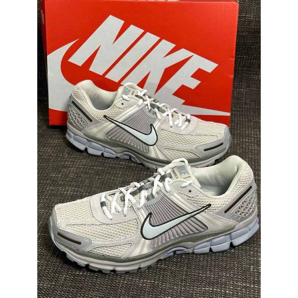 ❤ ของแท้100% รองเท้าผ้าใบ❤ NIKE AIR ZOOM VOMERO 5 FQ6868-111.FQ6868-181.FD0884-025.FD9919-001.FB8825-001 sneakers