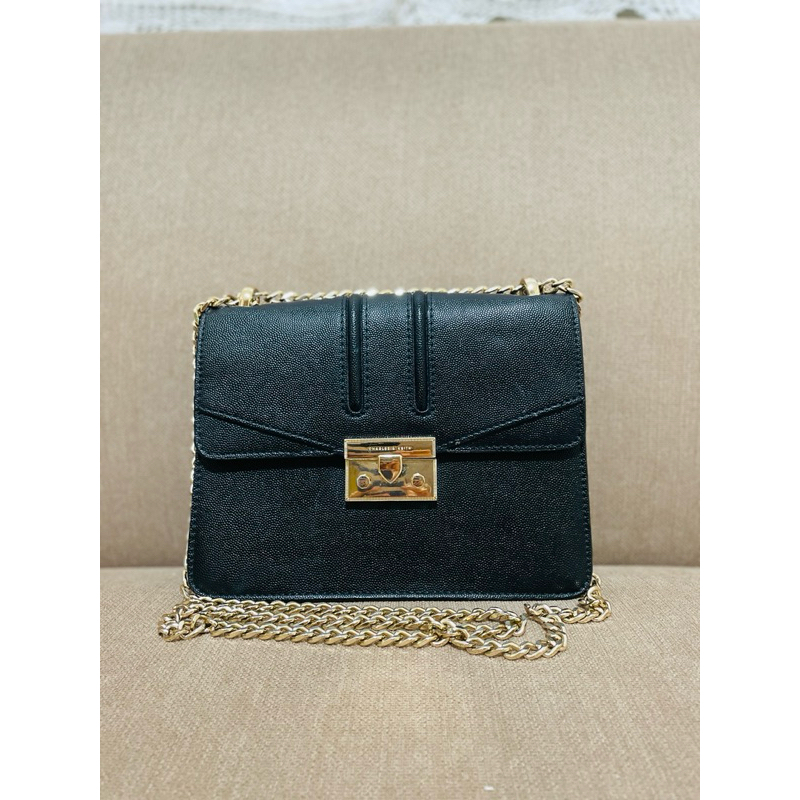 กระเป๋า คอสบอดี้แบรนด์Ck แท้💯 หนังสวยมาก7“