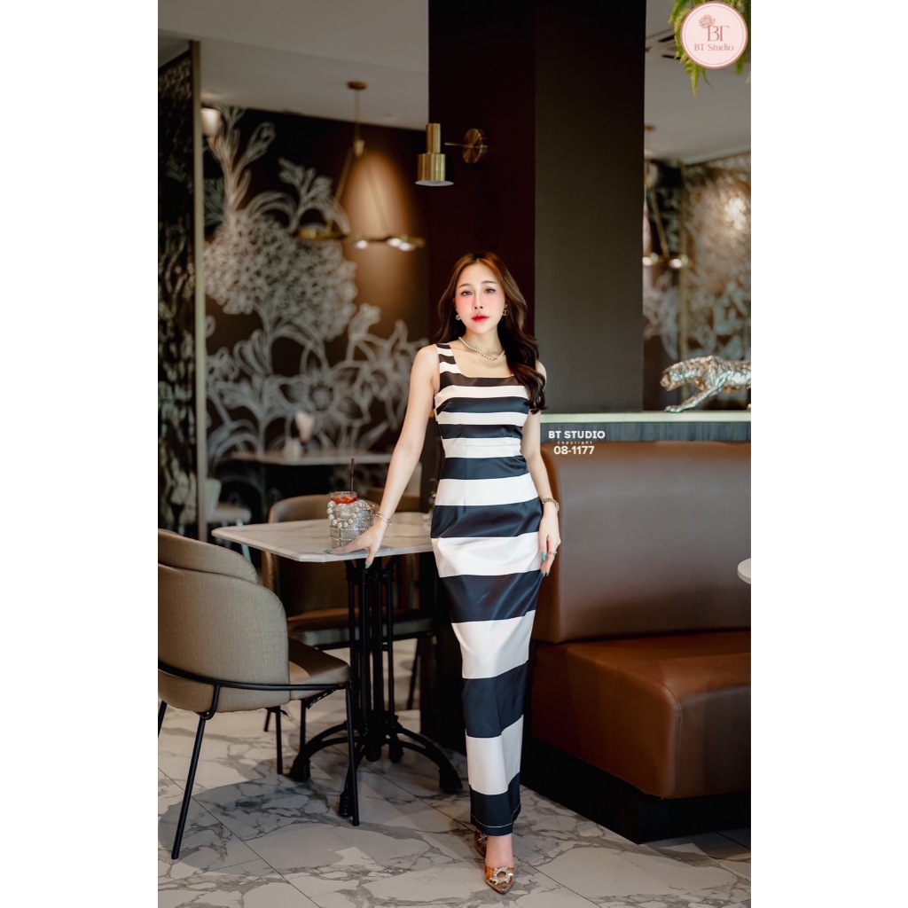 BT 08-1177 เดรสยาวแขนกุด คอสี่เหลี่ยม ลายทางขาวดำ