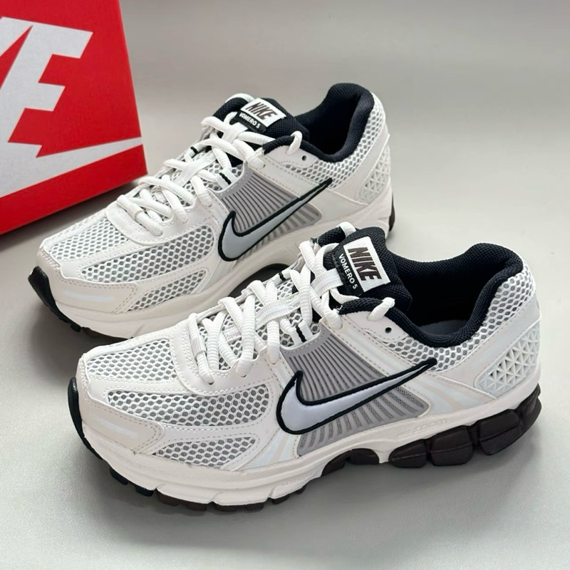 (สินค้าพร้อมส่ง) Nike Zoom Vomero 5 “PHANTOM” สีขาวดำ