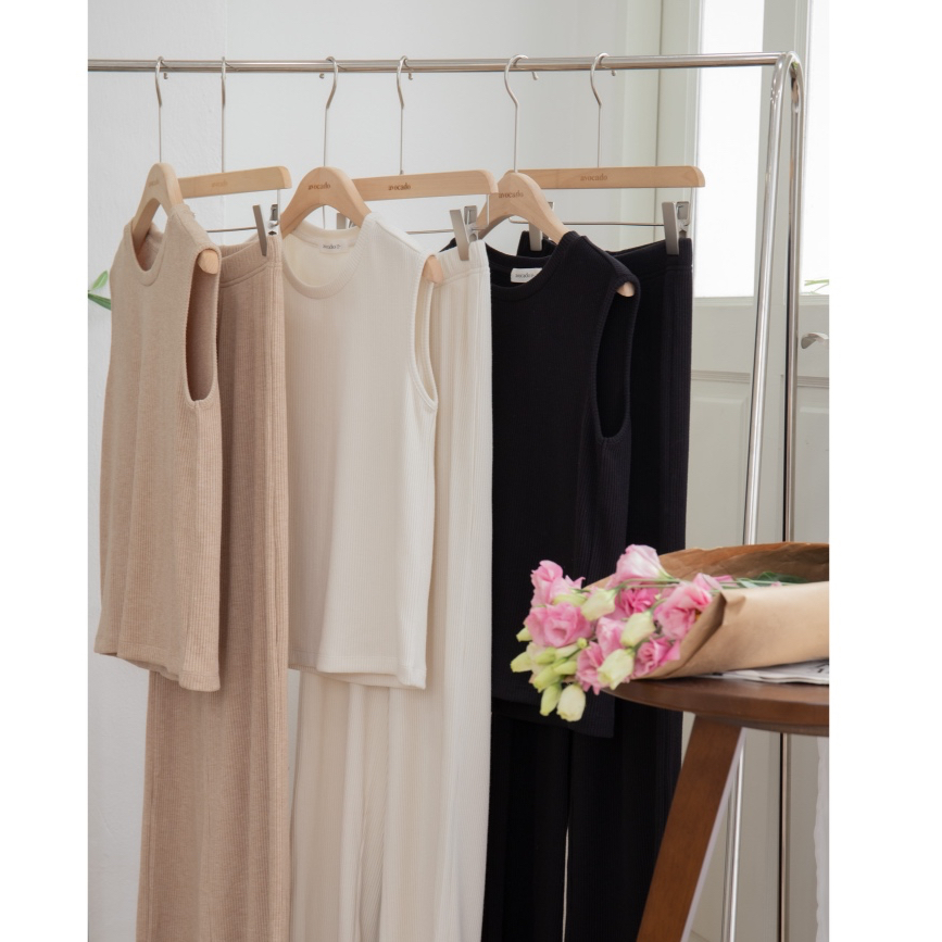 avo piccolo knit set รุ่นนี้ผ้าใส่สบายมากก 1 set สามารถแมชได้หลายลุคมาก จะใส่เสื้อตัวเดียวก็ได้