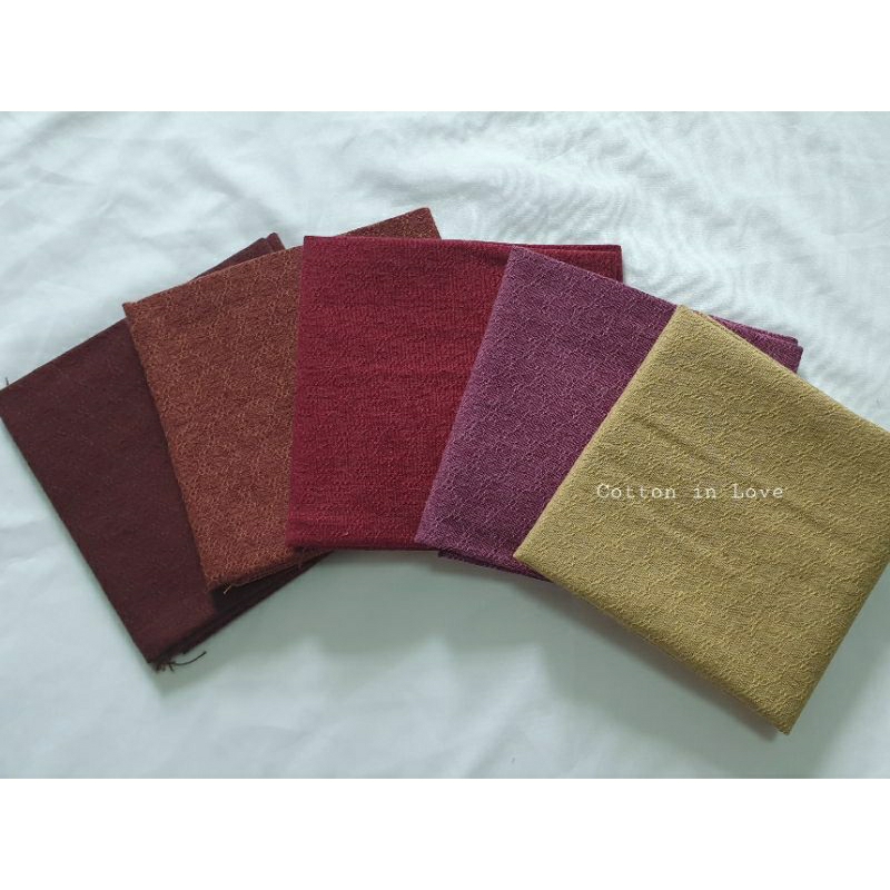 ผ้าทองานควิลท์สีสด ขายแยกชิ้นขนาด 1/4 หรือ 50×70cm (C567)