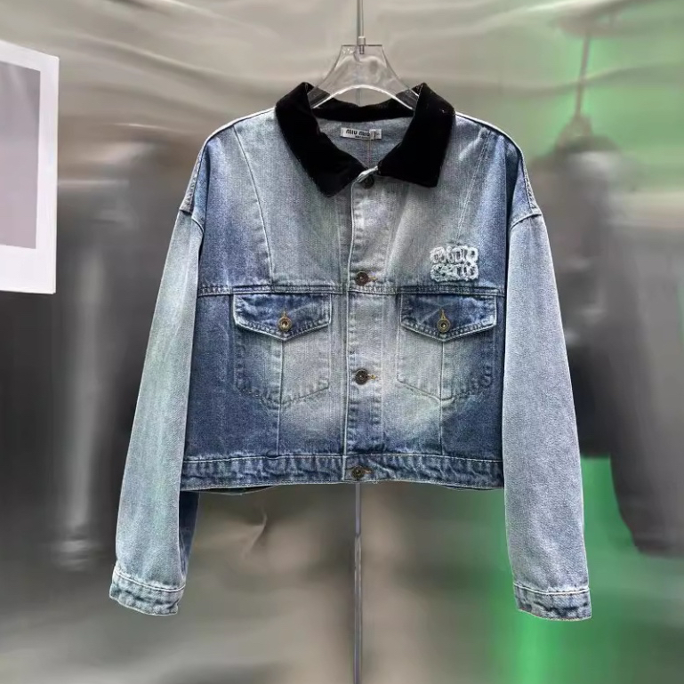 JACKET MIU MIU DENIM แจ็คเก็ต เสื้อคลุมยีนส์ กระดุมปั้ม คอปกกำมะหยี่ เสื้อยีนส์ มิวมิว