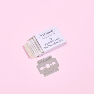 TITANIA ใบมีดโกน ที่ขูดเท้า นำเข้าจากเยอรมัน ( 1กล่องบรรจุ 10 ชิ้น)