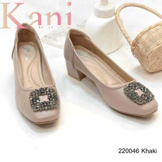New!!! งานพรีเมี่ยม รองเท้าคัชชูส้นสูง 2 นิ้ว ใส่ทำงาน หรือออกงาน หุ้มส้น ประดับด้วยอะไหล่ดอกไม้เพชร