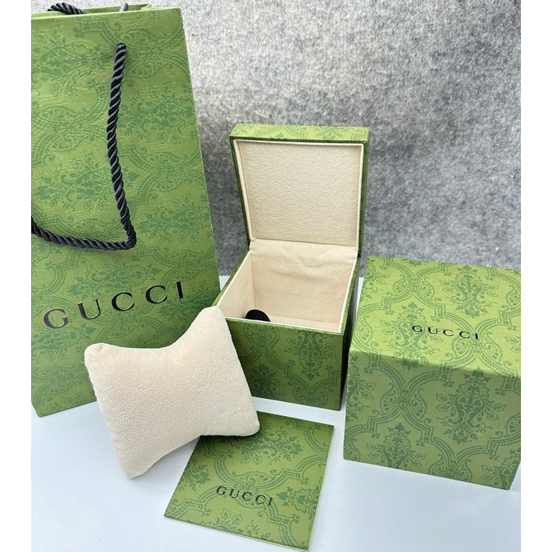 กล่องนาฬิกา GUCCI และอุปกรณ์พร้อมถุง ครบชุดครับ