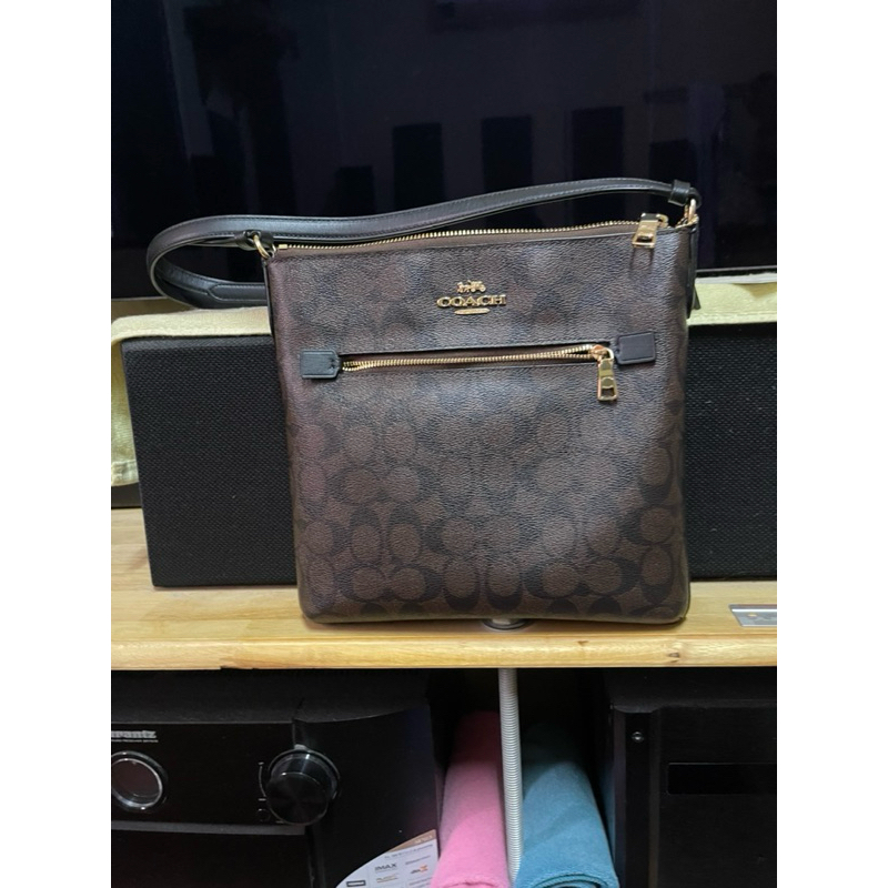 COACH #C1554 ROWAN FILE BAG ขนาด 10.5" (L) x 9.5" (H) x 1.5" (W)