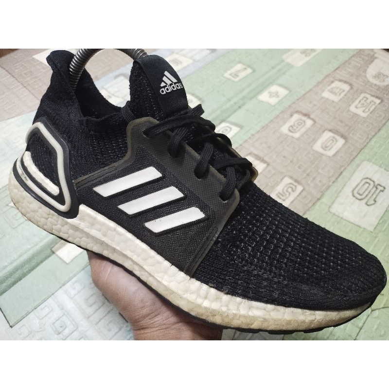 รองเท้าวิ่ง adidas size 40