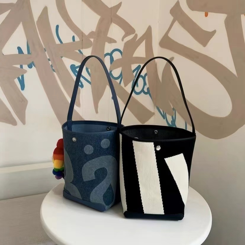 (พร้อมส่ง) Rally The Bag กระเป๋าทรง Bucket ทอลายโลโก้ Rally movement สีBlack/Denim ของแท้