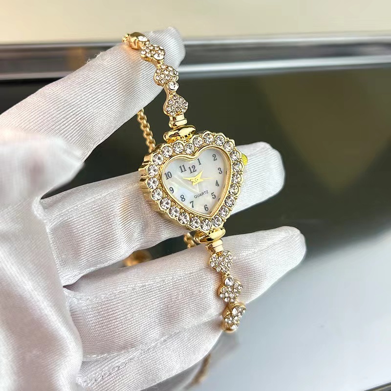 AURORAX หน้าปัดรูปหัวใจ นาฬิกาข้อมือผู้หญิง นาฬิกาเท่ๆ ลูกปัดหิน นาฬิกา นาฬิกาคู่ ของขวัญ สร้อยข้อมือ