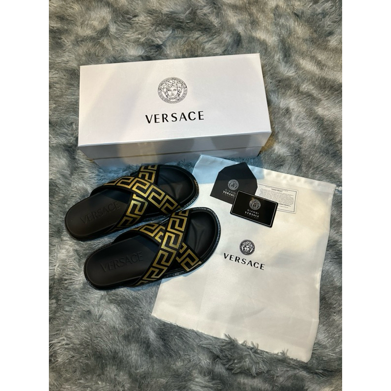 รองเท้า Versace สีทอง มีกล่องถุงผ้าครบ
