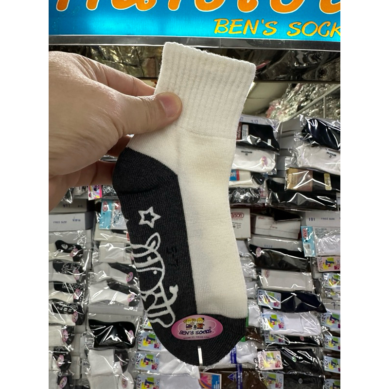 ถุงเท้านักเรียนข้อกลางกันลื่นขาวพื้นเทาไซส์5-7ปีmadeinThailand