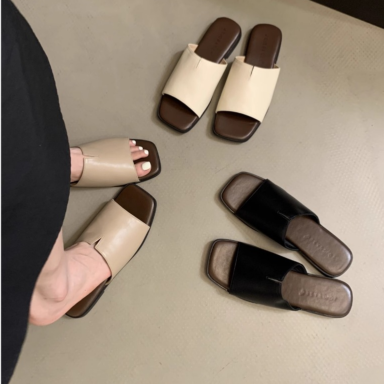 [จัดส่งในประเทศไทย] ฤดูร้อน เปิดนิ้วเท้าส้นเตี้ยรองเท้าแตะแบน PU สีทึบ Niche แฟชั่นน้ําหนักเบา Slip-On สุภาพสตรีสบายๆสวม