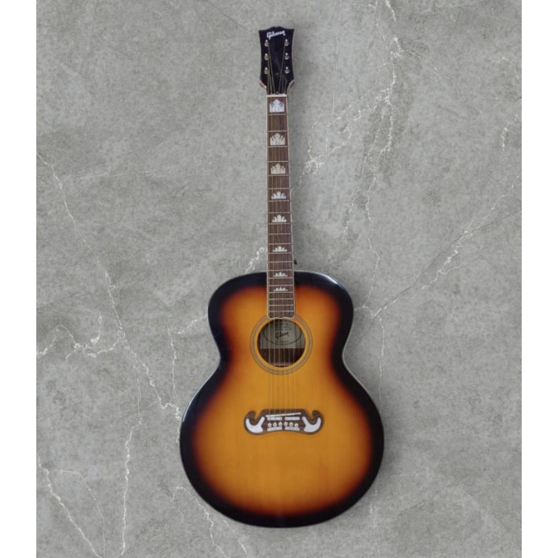 กีต้าร์โปร่งGibson jumbo  J200 ขนาด 42 นิ้ว สี Sunburst
