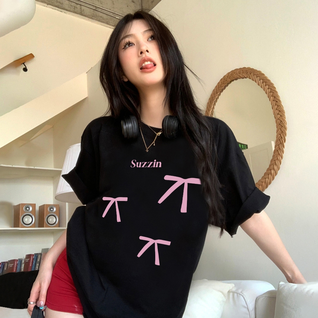 You-T [พร้อมส่ง] เสื้อยืดผู้หญิง ผ้าcotton 100% พิมพ์ลายโบว์ มินิมอล oversize ไม่หด ร้อนใหม่ฮิต“BOW”