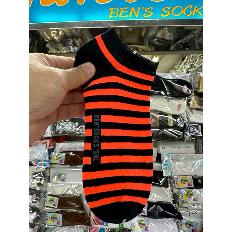 ถุงเท้า​ข้อ​สั้น​ตาตุ่ม​ริ้ว​ดำส้มฟรี​ไซส์​ขาย​คู่​ละ​20บาท​madeinThailand